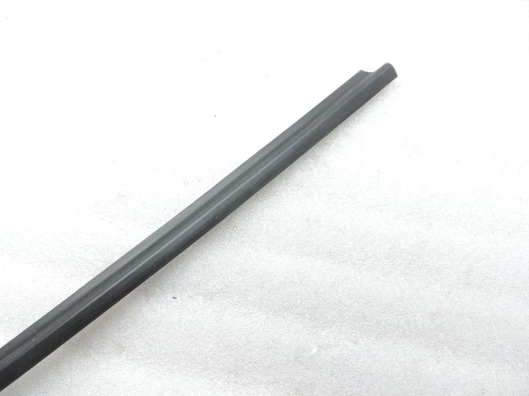 Oriģināls Toyota Yaris P13 Priekšējā labā loga blīvējuma līstes 681600D150
