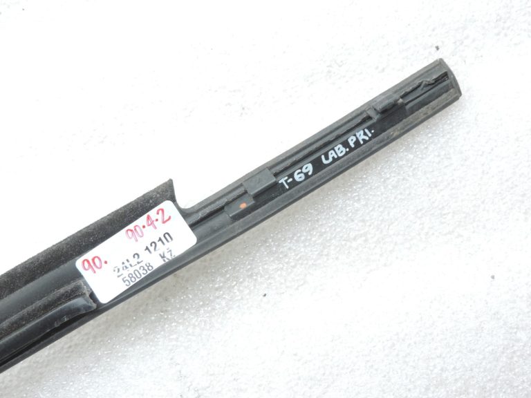 Oriģināls Toyota Yaris P13 Priekšējā labā loga blīvējuma līstes 681600D150