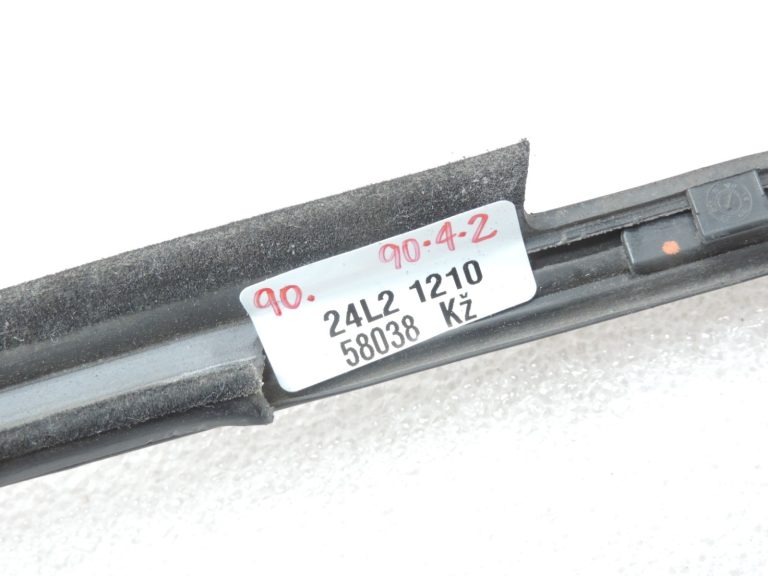 Oriģināls Toyota Yaris P13 Priekšējā labā loga blīvējuma līstes 681600D150