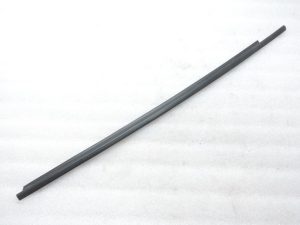 Oriģināls Toyota Yaris P13 priekšējā kreisā loga blīvējuma līstes 682100D150