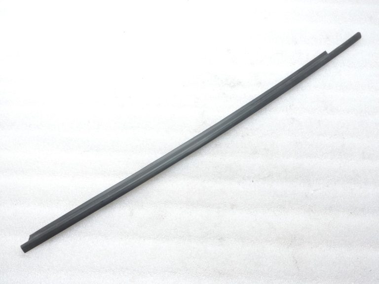 Oriģināls Toyota Yaris P13 priekšējā kreisā loga blīvējuma līstes 682100D150