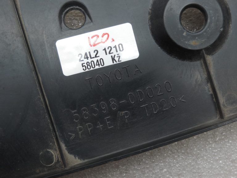 Oriģināls Toyota Yaris P13 aizmugurējā bampera apakšējā paneļa pārklājums