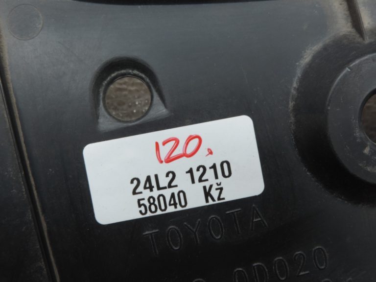 Oriģināls Toyota Yaris P13 aizmugurējā bampera apakšējā paneļa pārklājums
