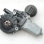 Oriģināls Toyota Yaris P13 priekšējais kreisais loga regulatora motors 698200D300