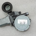 Oriģināls Toyota Yaris P13 priekšējais kreisais loga regulatora motors 698200D300