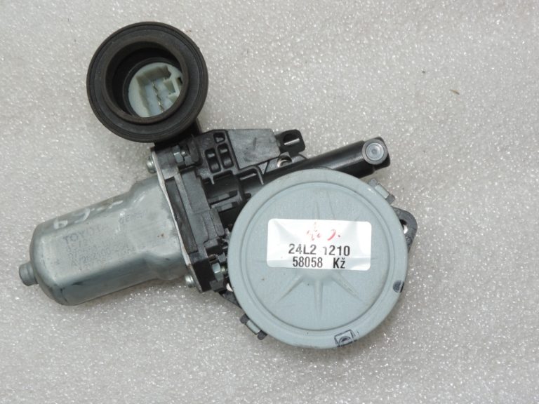 Oriģināls Toyota Yaris P13 priekšējais kreisais loga regulatora motors 698200D300