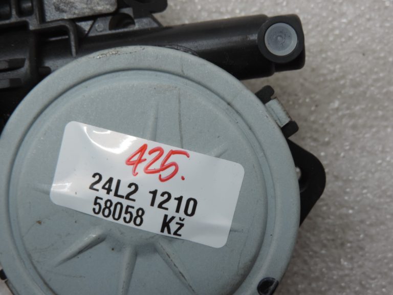 Oriģināls Toyota Yaris P13 priekšējais kreisais loga regulatora motors 698200D300