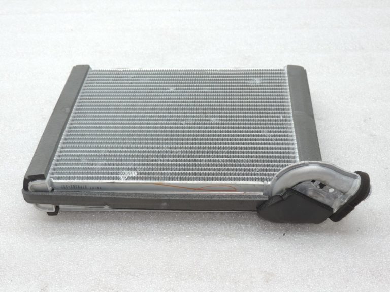 Oriģināls Toyota Yaris P13 gaisa kondicioniera A/C iztvaicētājs 885010D300