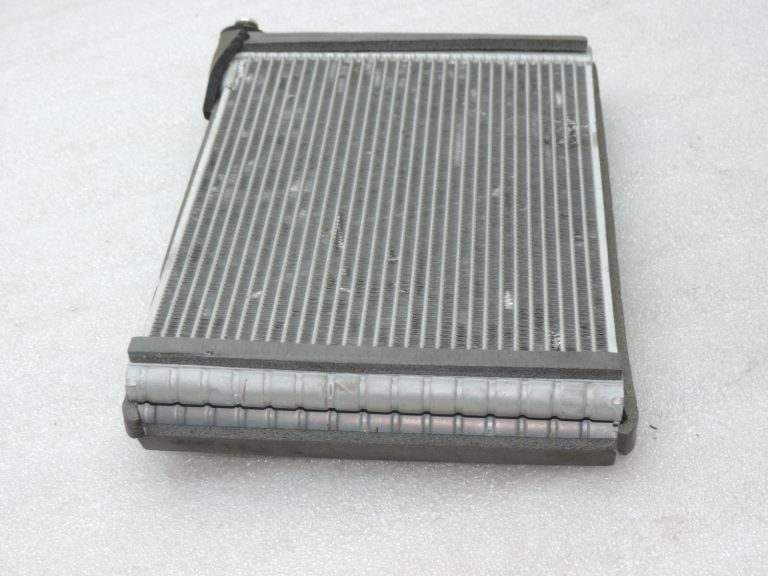 Oriģināls Toyota Yaris P13 gaisa kondicioniera A/C iztvaicētājs 885010D300