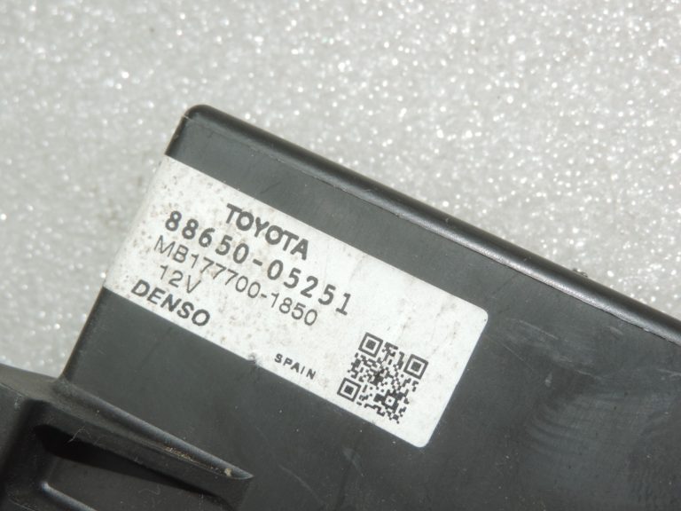 Oriģināls Toyota Avensis T27 gaisa kondicionēšanas Climatronic vadības bloks 88650-05251