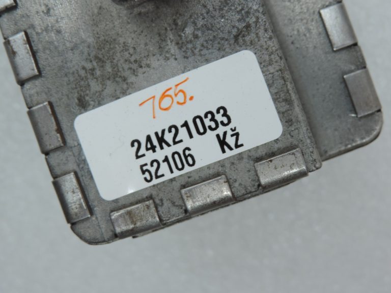 Oriģinālā Toyota Corolla Verso AR10 stūres slēdzene Stūres slēdzene 450200F010