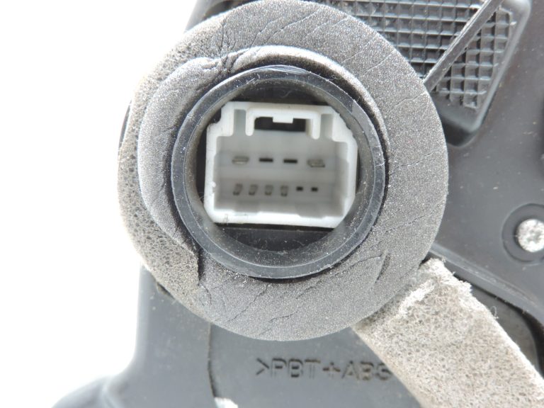 Oriģinālā Toyota Corolla Verso AR10 durvju slēdzene priekšējā kreisā 6904002152 69040-02152