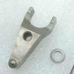 Oriģināls Toyota 2.2d 2ADFHV degvielas iesmidzinātāja kronšteins 236950R020
