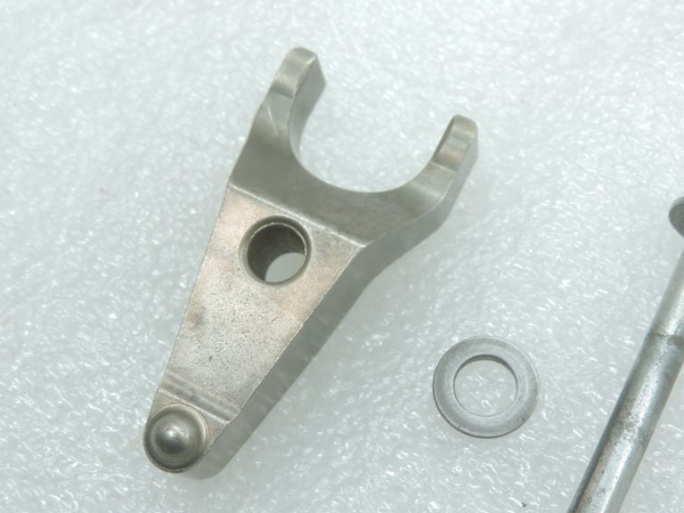 Oriģināls Toyota 2.2d 2ADFHV degvielas iesmidzinātāja kronšteins 236950R020