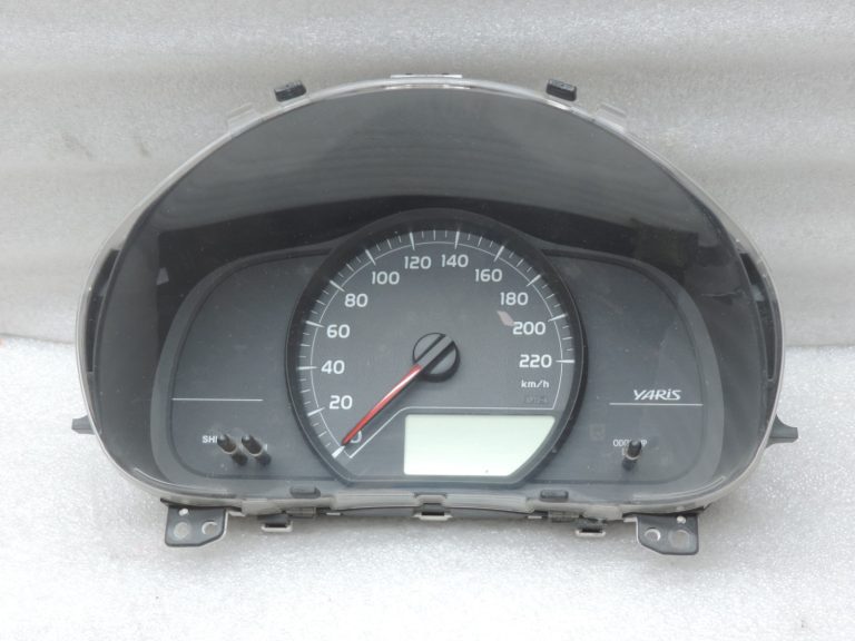 Oriģināls Toyota Yaris P13 1.0/1.3 benzīna spidometra mērinstrumentu komplekts 83800-0DP50