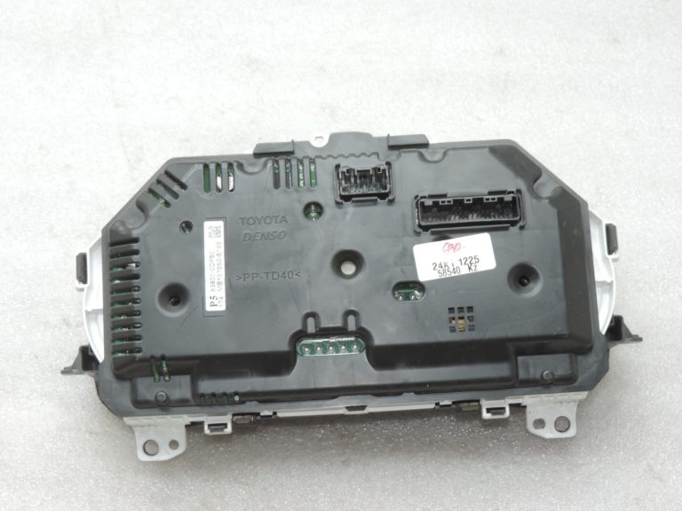 Oriģināls Toyota Yaris P13 1.0/1.3 benzīna spidometra mērinstrumentu komplekts 83800-0DP50