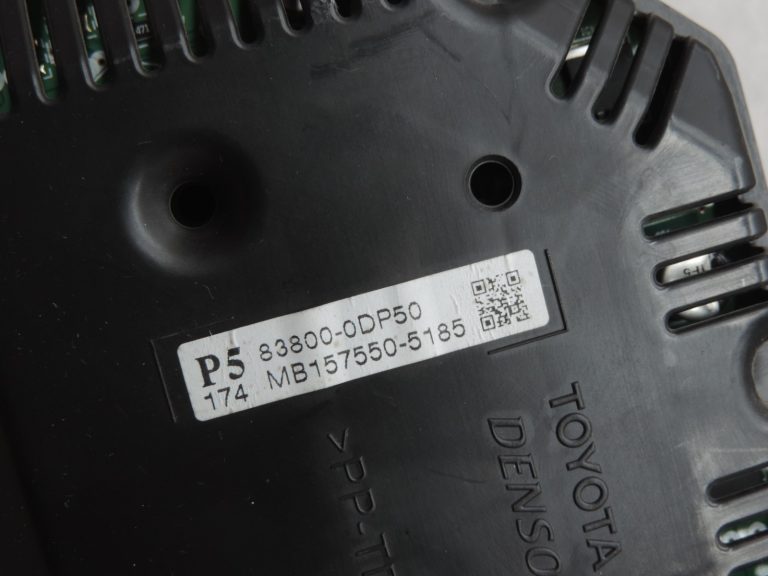 Oriģināls Toyota Yaris P13 1.0/1.3 benzīna spidometra mērinstrumentu komplekts 83800-0DP50
