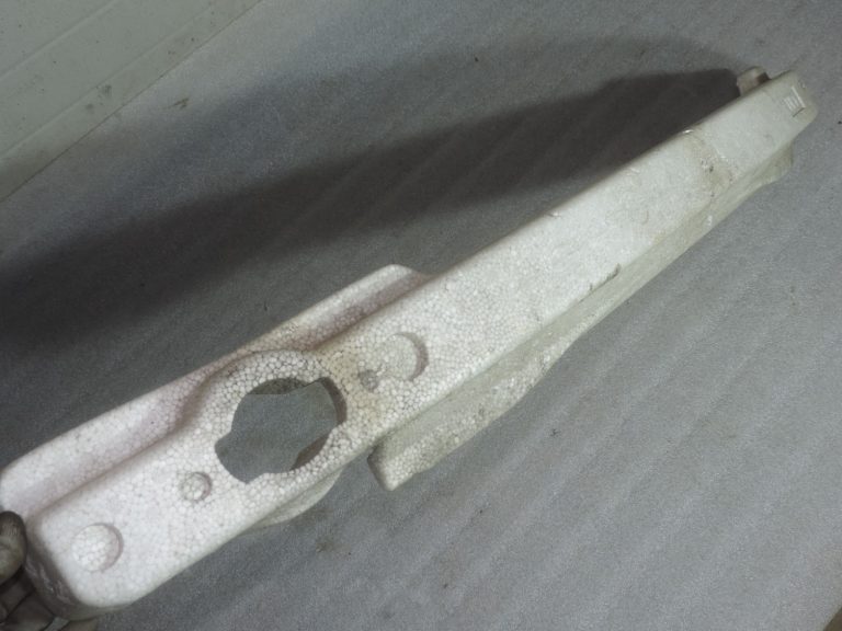 Oriģināla Toyota Yaris P13 2012 Priekšējā bampera putu pildviela 526110D020