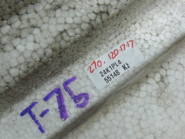 Oriģināla Toyota Yaris P13 2012 Priekšējā bampera putu pildviela 526110D020