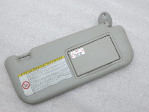 Подлинный 2012-2014 Toyota Yaris P13 Солнцезащитный козырек передний правый 743100D700B0