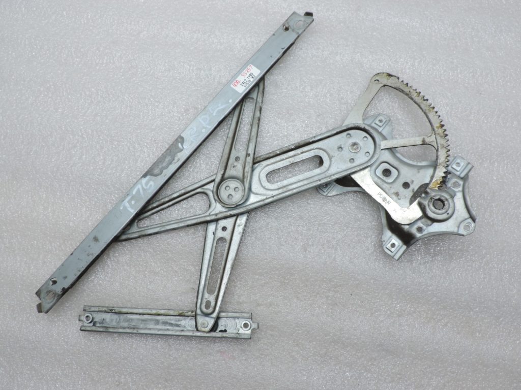Original 2012-2014 Toyota Yaris P13 Window regulator front left (no engine)