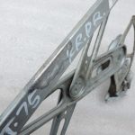 Oriģinālais 2012-2014 Toyota Yaris P13 Logu regulators priekšējais kreisais (bez motora)