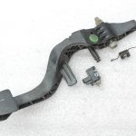 Oriģināls 2012-2020 Toyota Yaris P13 sajūga pedālis ar atsperi un slēdzi