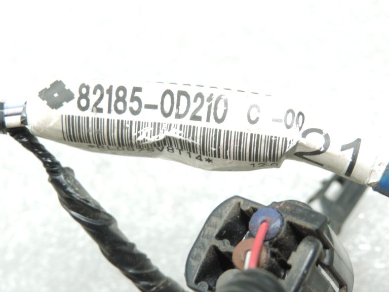 Oriģināla 2012-2014 Toyota Yaris P13 aizmugurējo durvju instalācija 821850D210