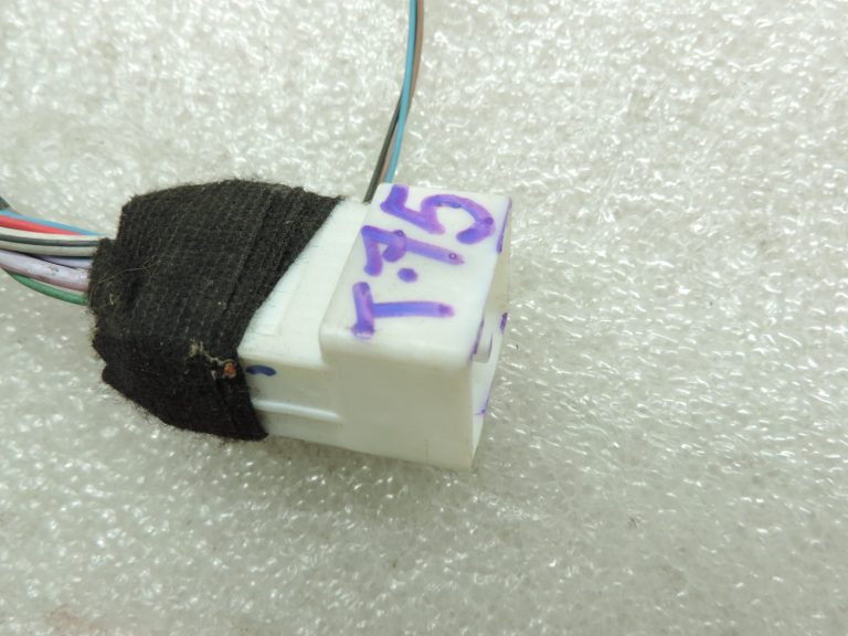 Oriģināla 2012-2014 Toyota Yaris P13 aizmugurējo durvju instalācija 821850D210