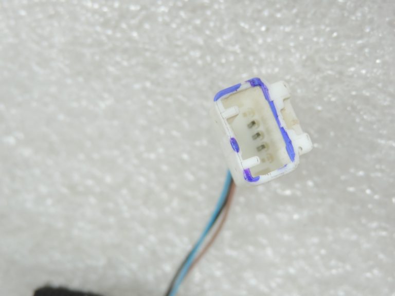 Oriģināla 2012-2014 Toyota Yaris P13 aizmugurējo durvju instalācija 821850D210