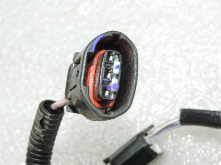 Oriģināla 2012-2014 Toyota Yaris P13 aizmugurējo durvju instalācija 821850D210