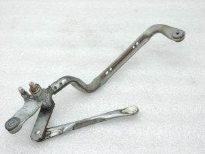 Oriģinālā 2012-2014 Toyota Yaris P13 priekšējā tīrītāja savienojuma tīrītāja svira