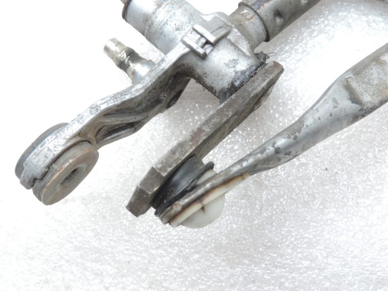Oriģinālā 2012-2014 Toyota Yaris P13 priekšējā tīrītāja savienojuma tīrītāja svira