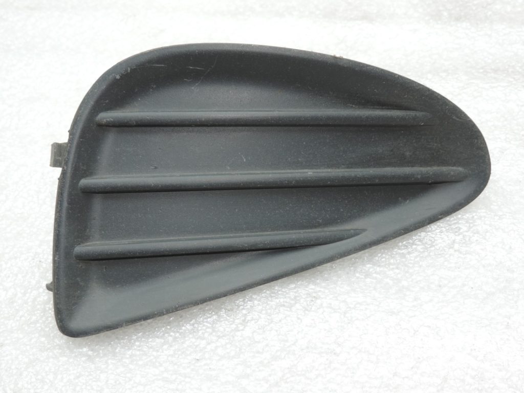 Genuine 2012-2014 Toyota Yaris P13 Front bumper cover Left cover