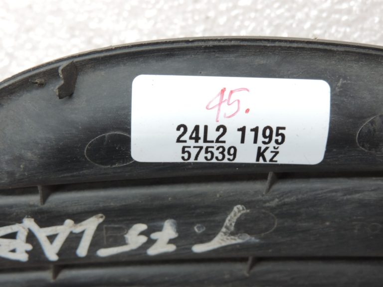 Oriģināls 2012-2014 Toyota Yaris P13 priekšējā bampera pārsegs Labais