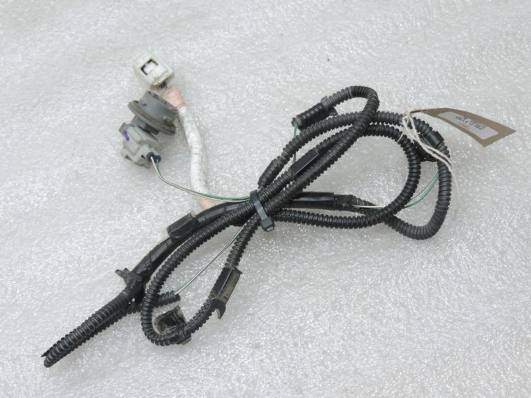 2012-2014 Toyota Yaris P13 Aizmugurējo miglas lukturu instalācija ar spuldzes turētāju