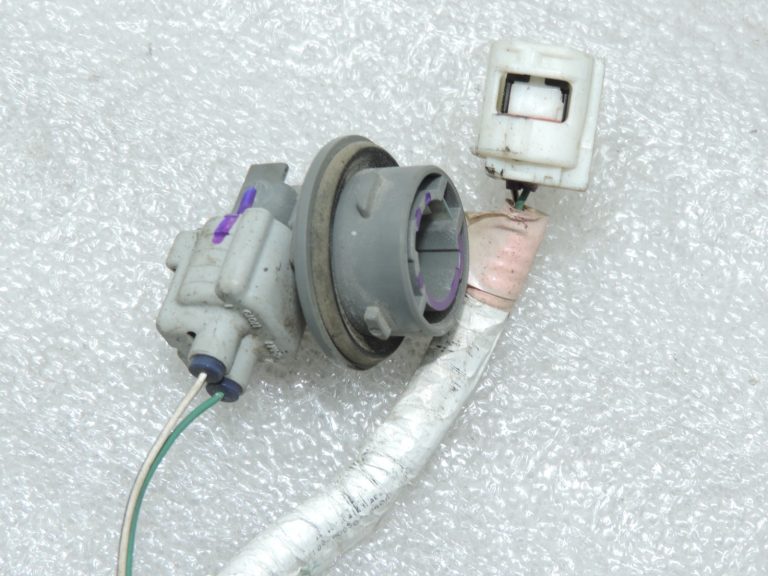 2012-2014 Toyota Yaris P13 Aizmugurējo miglas lukturu instalācija ar spuldzes turētāju