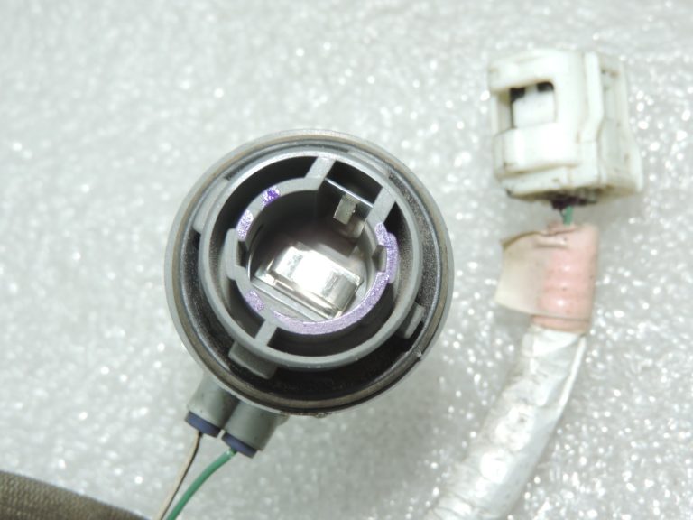 2012-2014 Toyota Yaris P13 Aizmugurējo miglas lukturu instalācija ar spuldzes turētāju