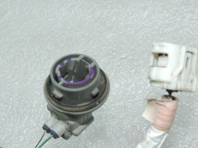 2012-2014 Toyota Yaris P13 Aizmugurējo miglas lukturu instalācija ar spuldzes turētāju