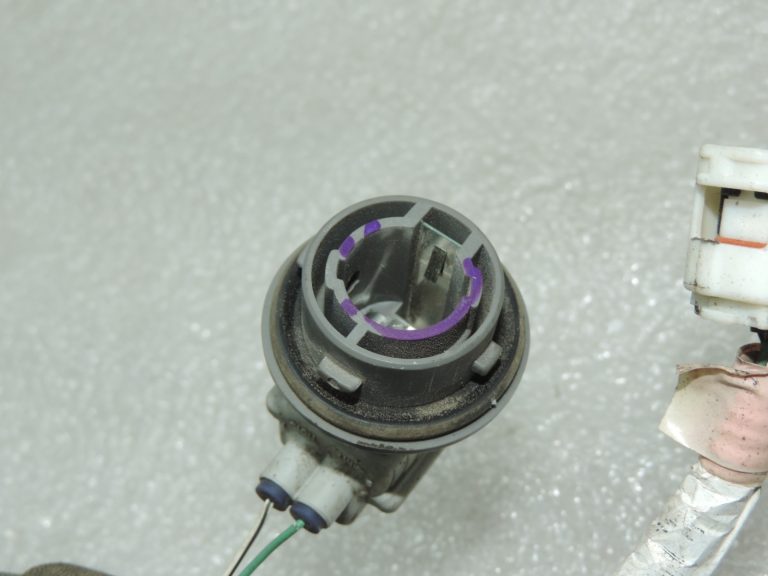 2012-2014 Toyota Yaris P13 Aizmugurējo miglas lukturu instalācija ar spuldzes turētāju