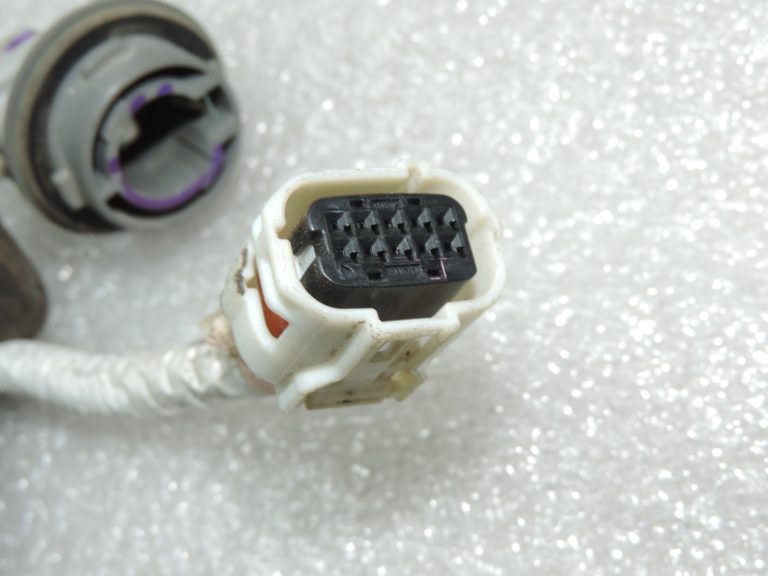 2012-2014 Toyota Yaris P13 Aizmugurējo miglas lukturu instalācija ar spuldzes turētāju