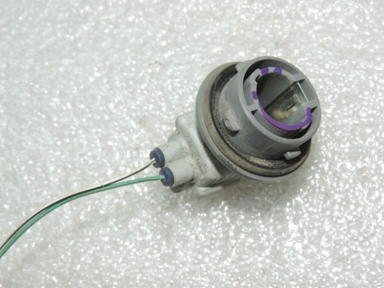 2012-2014 Toyota Yaris P13 Aizmugurējo miglas lukturu instalācija ar spuldzes turētāju