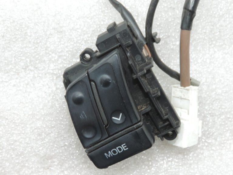 Oriģinālais 2011-2014 Toyota Yaris P13 stūres pārslēgs skaļuma slēdža režīms
