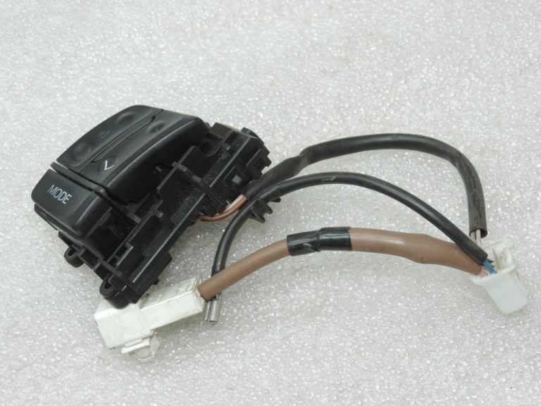 Oriģinālais 2011-2014 Toyota Yaris P13 stūres pārslēgs skaļuma slēdža režīms