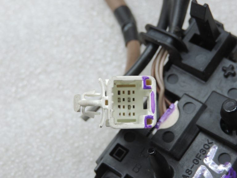 Oriģinālais 2011-2014 Toyota Yaris P13 stūres pārslēgs skaļuma slēdža režīms