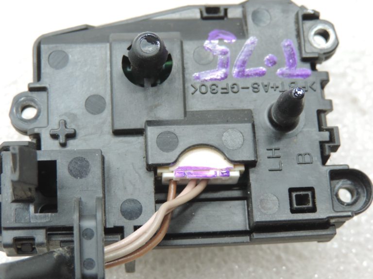 Oriģinālais 2011-2014 Toyota Yaris P13 stūres pārslēgs skaļuma slēdža režīms