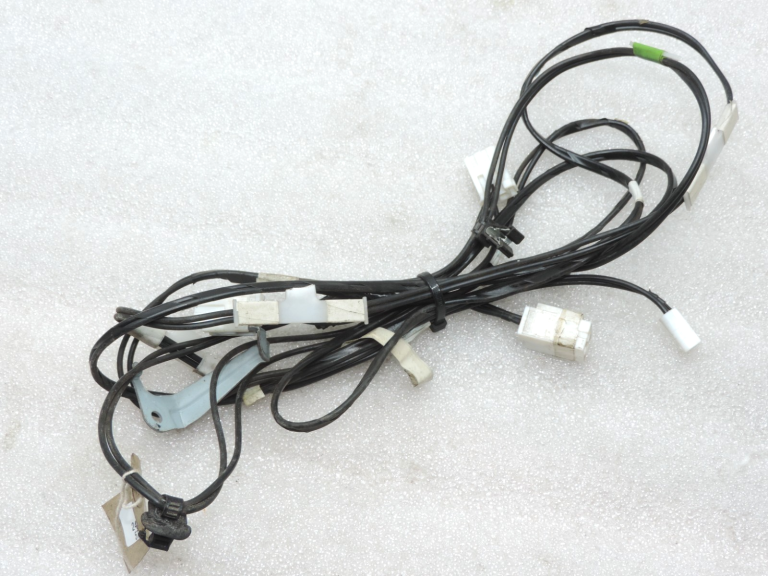 Oriģinālā 2011-2020 Toyota Yaris P13 salona jumta elektroinstalācijas instalācija Antenas elektroinstalācijas instalācija