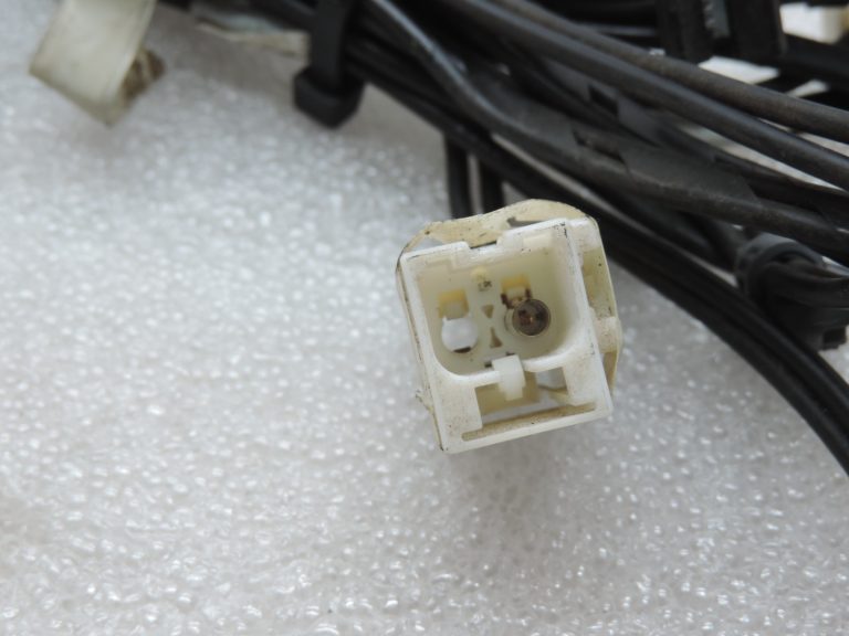 Oriģinālā 2011-2020 Toyota Yaris P13 salona jumta elektroinstalācijas instalācija Antenas elektroinstalācijas instalācija