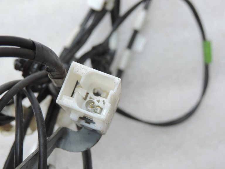 Oriģinālā 2011-2020 Toyota Yaris P13 salona jumta elektroinstalācijas instalācija Antenas elektroinstalācijas instalācija