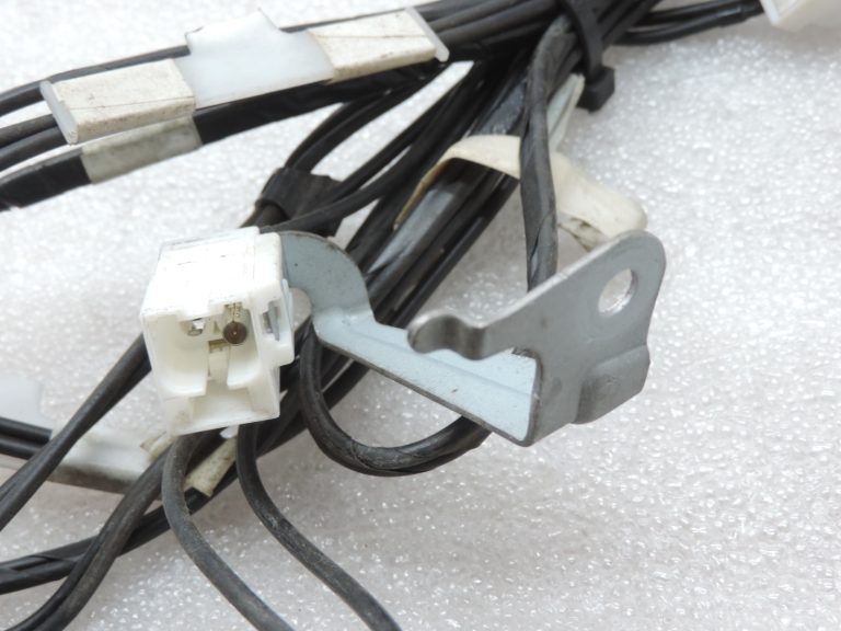Oriģinālā 2011-2020 Toyota Yaris P13 salona jumta elektroinstalācijas instalācija Antenas elektroinstalācijas instalācija